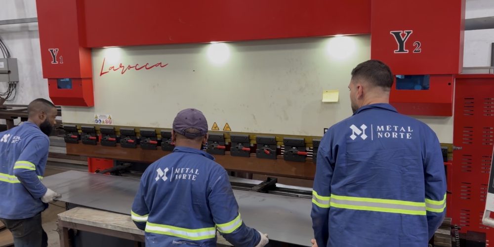Corte e Dobra de chapa metalica em salvador